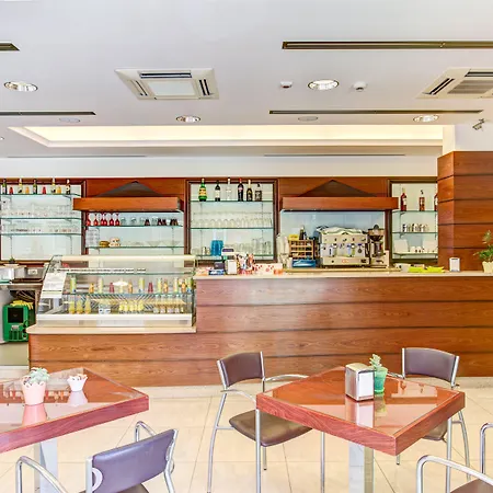 沃利公寓酒店 4* 里米尼