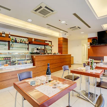 沃利公寓酒店 4* 里米尼