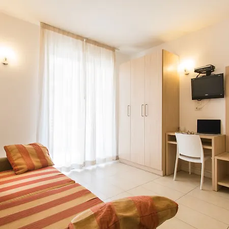 沃利公寓酒店 4* 里米尼