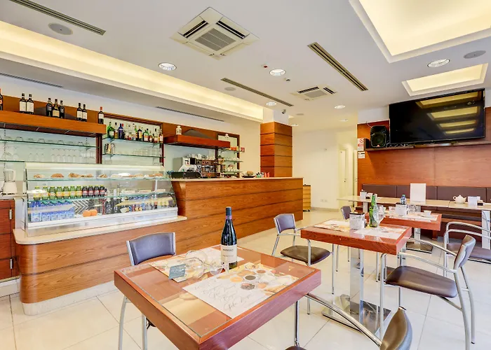 沃利公寓酒店 4* 里米尼